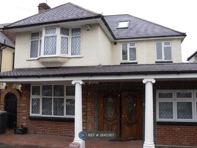 Southway, Totteridge N20, 6 bed detached house to rent, £3,800 pcm | PrimeLocation