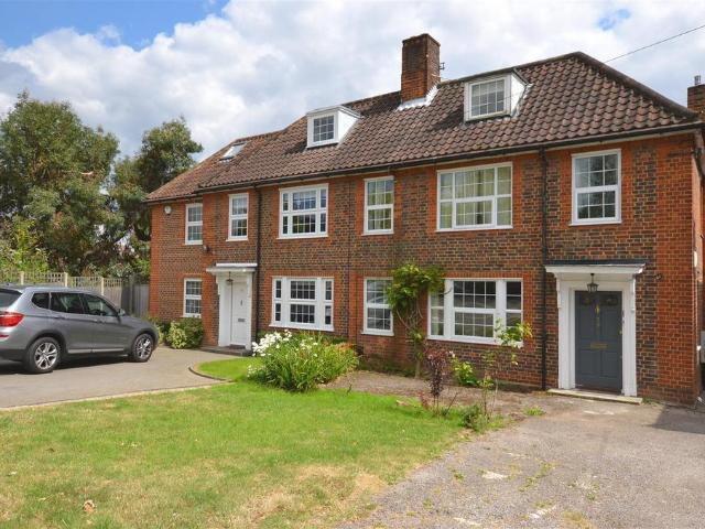 Southway, Totteridge 4 bed semi detached house to rent £4,950 pcm £1,142 pw