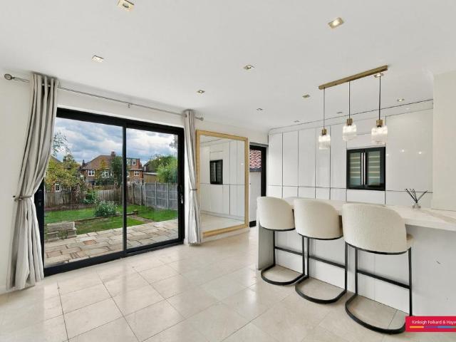 Southway, London, N20 4 bed house to rent £4,750 pcm £1,096 pw