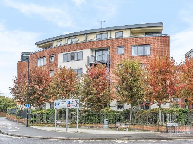 Southwell Park Road, Camberley GU15, 2 bed flat to rent, £1,550 pcm | PrimeLocation