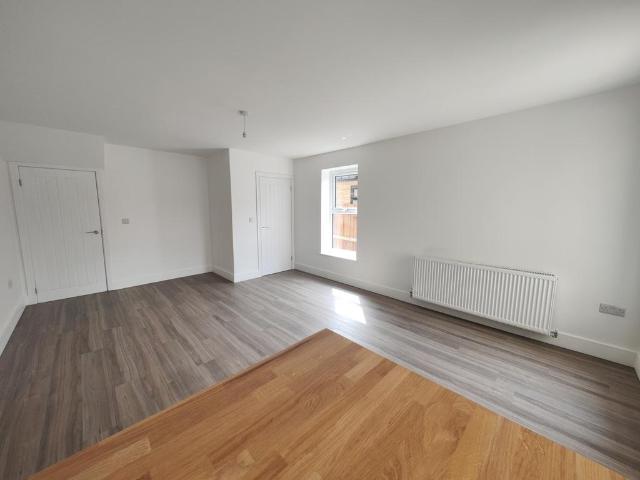 Southwell Road, Rawmarsh S62 3 bed semi detached house to rent £1,075 pcm £248 pw