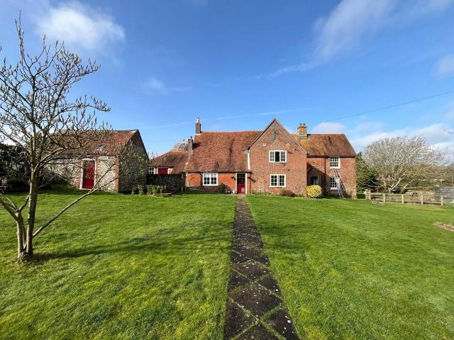 Southwick, Fareham, Hampshire, PO17 5 bed detached house to rent £3,500 pcm £808 pw