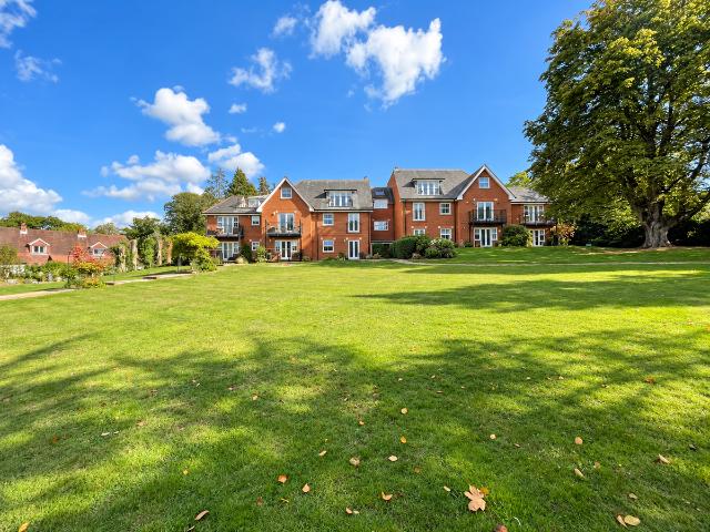 Southwinds Court, Crableck Lane, Sarisbury Green SO31, 2 bed flat to rent, £1,300 pcm | PrimeLocation