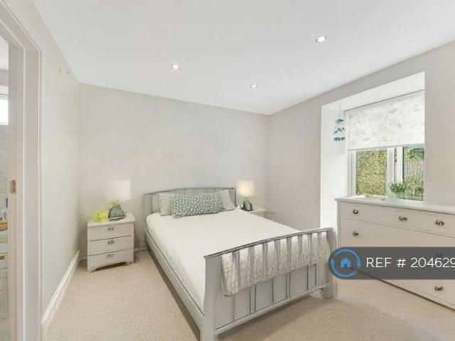 Southwood Close, London, KT4 1 bed in a house share to rent £1,000 pcm £231 pw