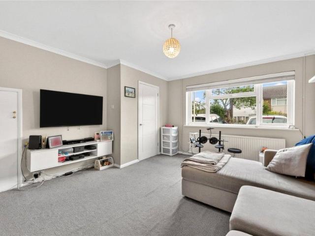 Southwood Avenue, Woking 3 bedrooms Property for lettings Seymours