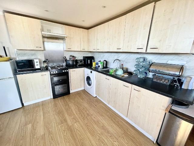 Southwood Road, Ramsgate, Kent CT11, 2 bed flat to rent, £1,000 pcm | PrimeLocation