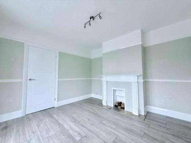 Southwold Crescent, Benfleet, Essex, SS7