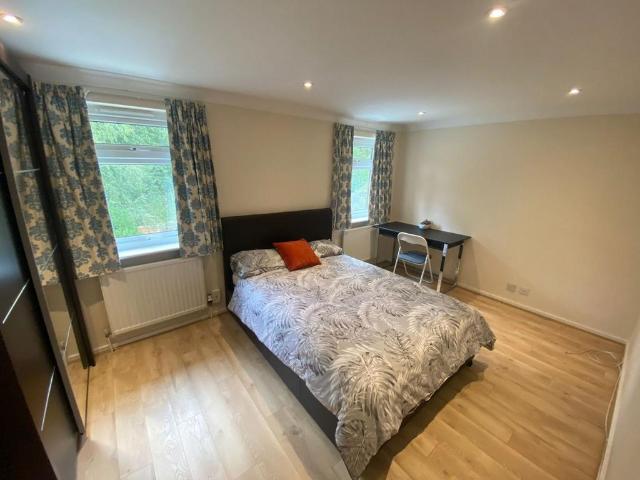 Southwold, Bracknell, Berkshire, RG12 1 bed in a house share to rent £750 pcm £173 pw
