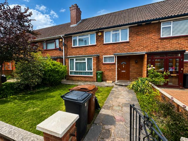 Southwold Drive, Barking, IG11 3 bed terraced house to rent £1,950 pcm £450 pw