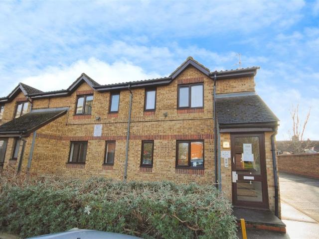 Southwold Road, Watford WD24, 1 bed maisonette to rent, £1,250 pcm | PrimeLocation