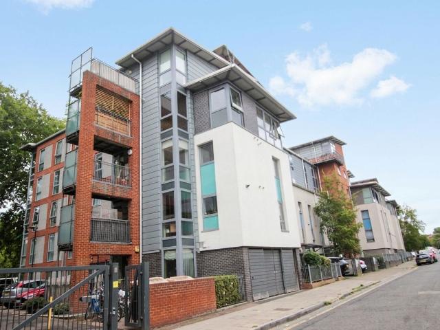 Southwold Road, Morton House E5, 2 bed flat to rent, £2,500 pcm | PrimeLocation