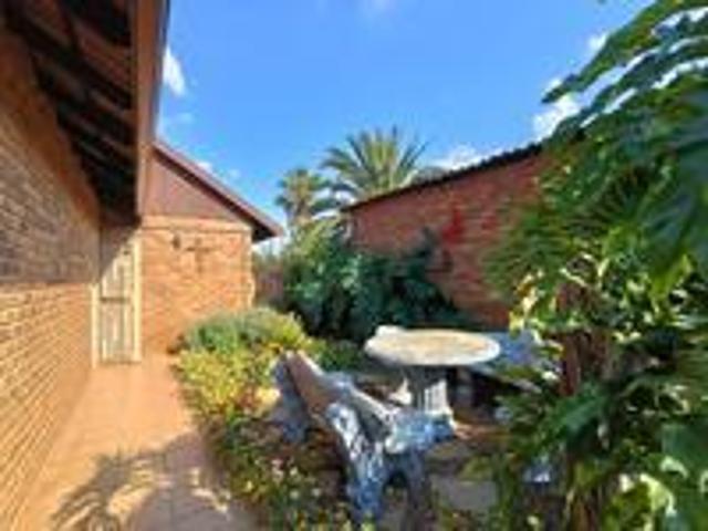 sought after 3 bedroom home for to l.