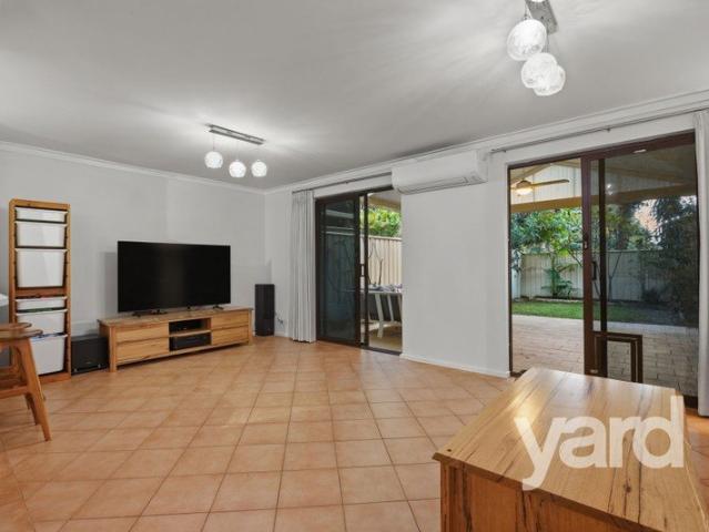 Sought After Como Townhouse