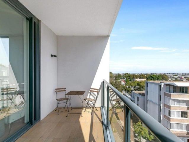 Sought after corner position in the desirable Uno and Jade with elevated views