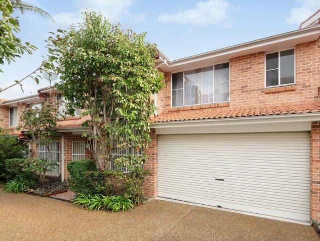 Sought After Low Maintenance Lifestyle in Family Friendly Blue Ribbon Pocket