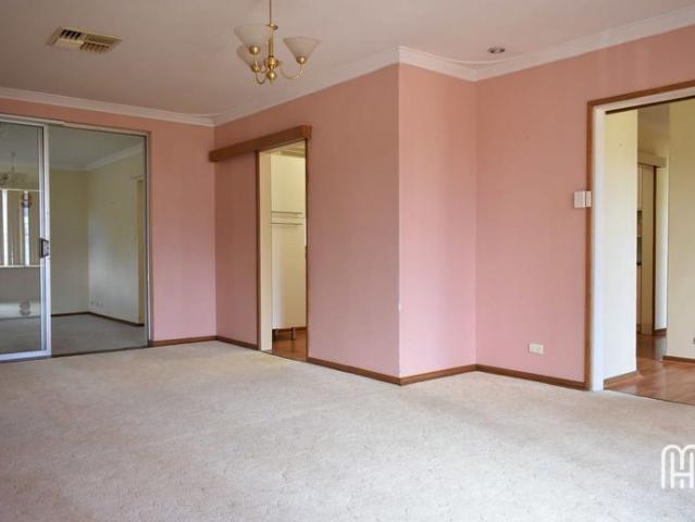 Spacious Family Living in the Heart of Woodlands
