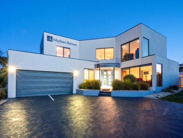 Sought After Lifestyle Opportunity in Penguin