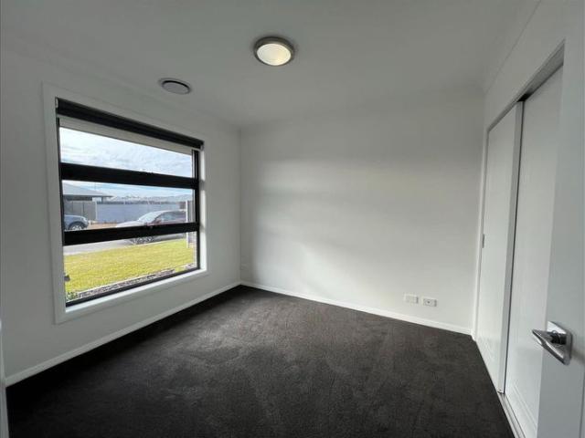Sought after Southlakes Property