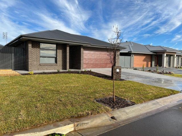 Sought after Southlakes Property