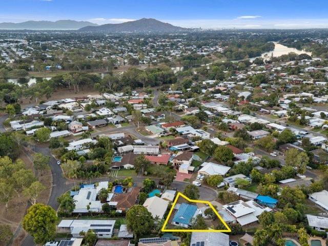 Sought After River Court Location