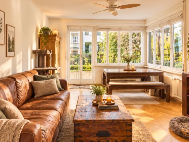 Souhaitez vous vivre au calme et au centre d'Aarau ? Magnifique appartement de 4,5 pièces dans un bâtiment ancien, très bien entretenu et doté de finitions intérieures de haut standing, à louer !