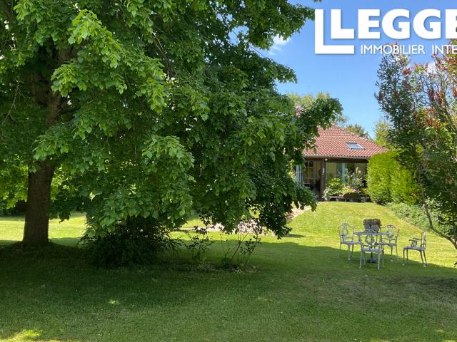 Maison de 4 chambres classée DPE C dans un beau jardin arboré, à quelques minutes d'Aubusson