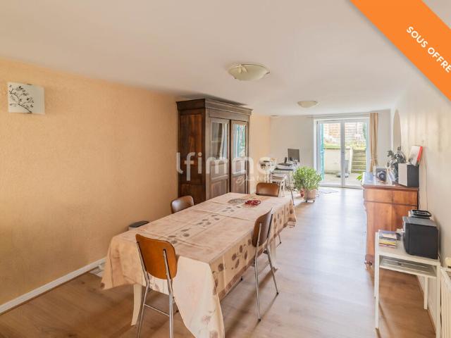 Sous Compromis: Coquette Propriété, bien rénovée, campagne mose
