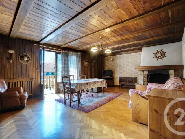 SOUS OFFRE Grand chalet à rénover Tout proche du centre vill. 217m² Servoz