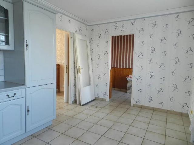 A ETE VENDUE PAR NOS SOINS. CENTRE VILLE, MAISON DE 6 PIECES, avec Garage, sur Plus de 300 m² de Terrain