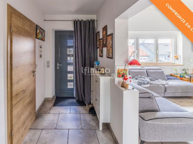 Sous Compromis: Maison Familiale, de 2004, dotée de beaux volum