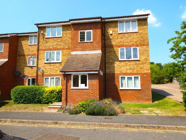 Sovereign House, Stirling Close, Rainham RM13, 1 bed flat to rent, £1,300 pcm | PrimeLocation