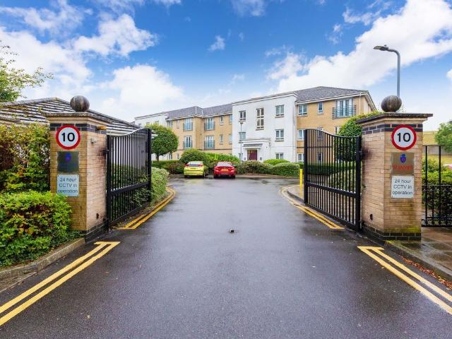 Sovereign Heights, Langley SL3, 2 bed flat to rent, £1,500 pcm | PrimeLocation