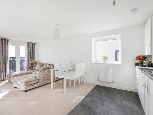 Sovereign Place, Hatfield, AL9 2 bed flat to rent £1,450 pcm £335 pw