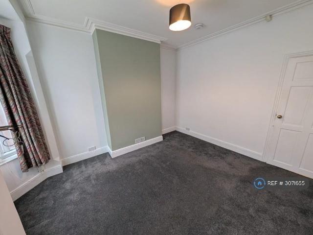 Sovereign Road, Coventry, CV5 2 bed terraced house to rent £1,100 pcm £254 pw