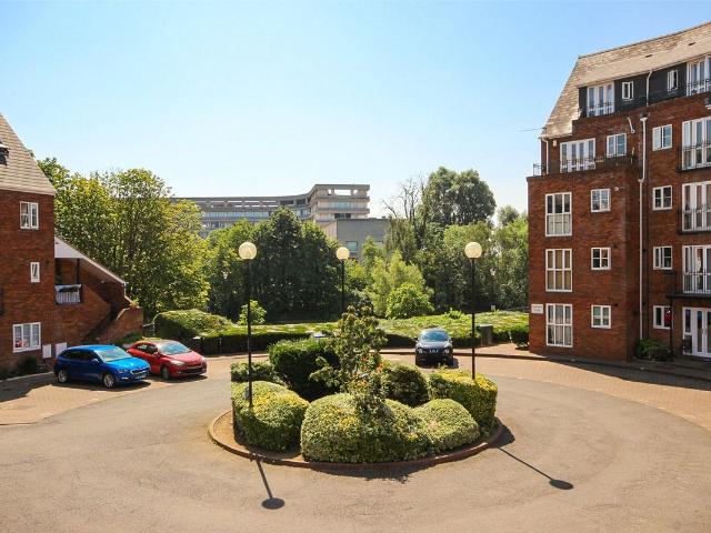 Sovereigns Quay, Bedford, Bedfordshire MK40, 4 bed flat to rent, £1,700 pcm | PrimeLocation