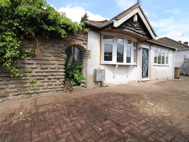 Sowerby Avenue, Luton LU2, 3 bed detached bungalow to rent, £1,750 pcm | PrimeLocation