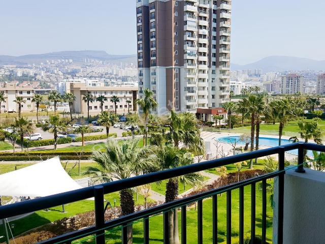 Soyak Mavişehir'de Kiralık Havuz Manzaralı Büyük Tip 3+1 Daire