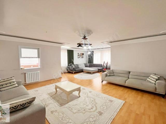 Sözbir'den Beylikdüzü Adnan Kahveci Ata Sitesi 185m2 3+1 Daire