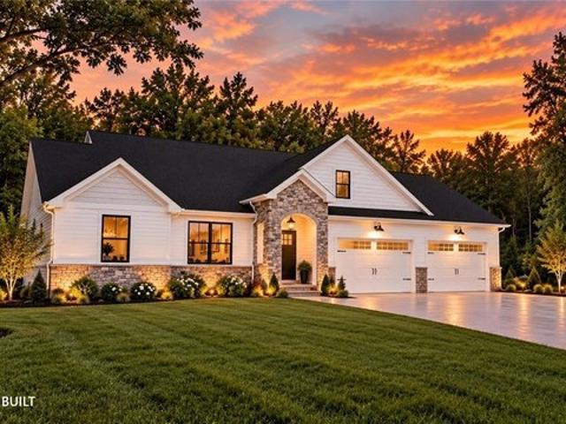 Sl Ameer Dr, Oakwood Village, OH 44146
