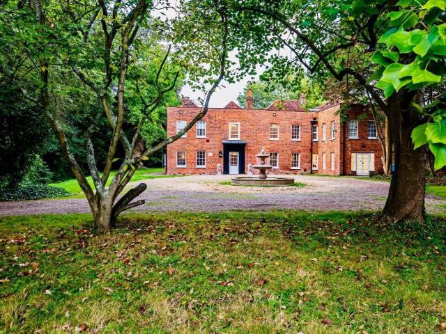 Horton Road, Slough, SL3 5 bed detached house to rent £7,000 pcm £1,615 pw