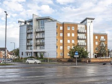 Slough, Berkshire SL1, 1 bed flat to rent, £1,250 pcm | PrimeLocation