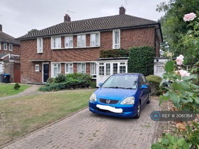 Slough Lane, London, NW9 3 bed semi detached house to rent £2,500 pcm £577 pw