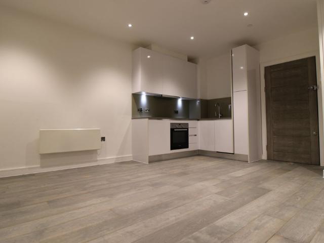 Slough SL1, 1 bed flat to rent, £1,250 pcm | PrimeLocation