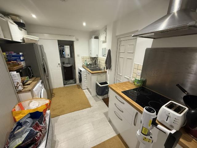 Slough SL3, 1 bed flat to rent, £1,100 pcm | PrimeLocation