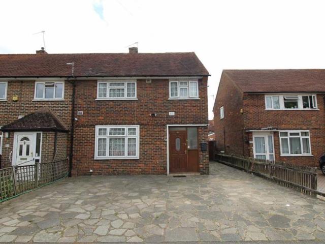 Slough SL3 3 bed semi detached house to rent £1,975 pcm £456 pw