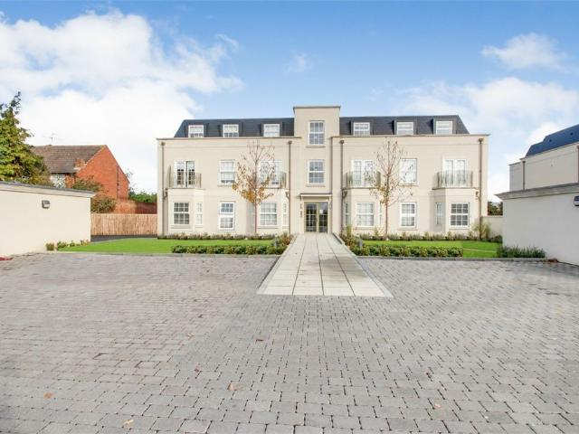 Slough Road, Datchet SL3, 2 bed flat to rent, £1,700 pcm | PrimeLocation