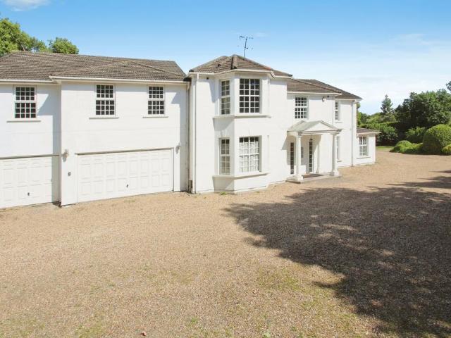 Slough Road, Iver Heath SL0 Studio to rent £1,400 pcm £323 pw