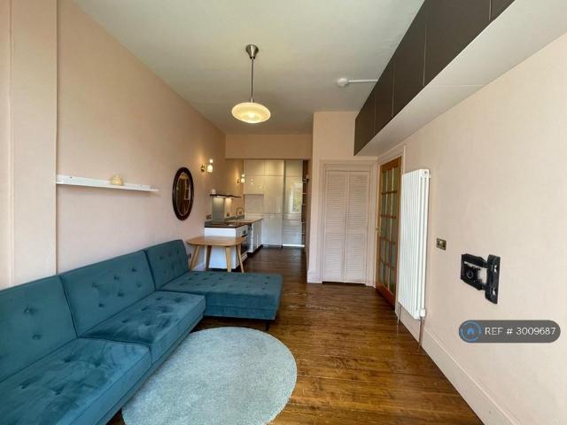 Sloan Street, Edinburgh, EH6 2 bed flat to rent £1,495 pcm £345 pw