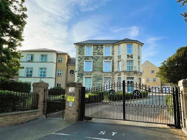 Sloane Court, 28 The Grove, Isleworth TW7, 2 bed flat to rent, £1,800 pcm | PrimeLocation