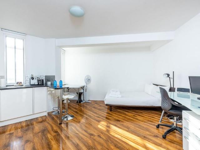 Sloane Avenue, Chelsea, London, SW3 Studio to rent £4,000 pcm £923 pw
